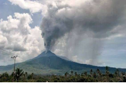 Gunung Lewotobi Laki-laki, menyemburkan abu vulkanik yang cukup tebal ke udara pada pagi ini