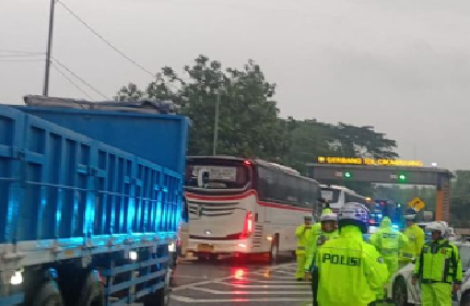 Polisi Gelar Olah TKP Kecelakaan Beruntun di Tol Cipularang KM92