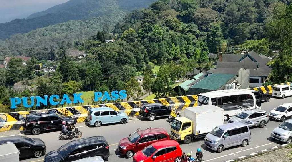 Pemerintah Kabupaten Bogor berencana untuk menyiapkan armada bus sebagai solusi untuk mengatasi kemacetan yang sering terjadi di kawasan Puncak, Bogor