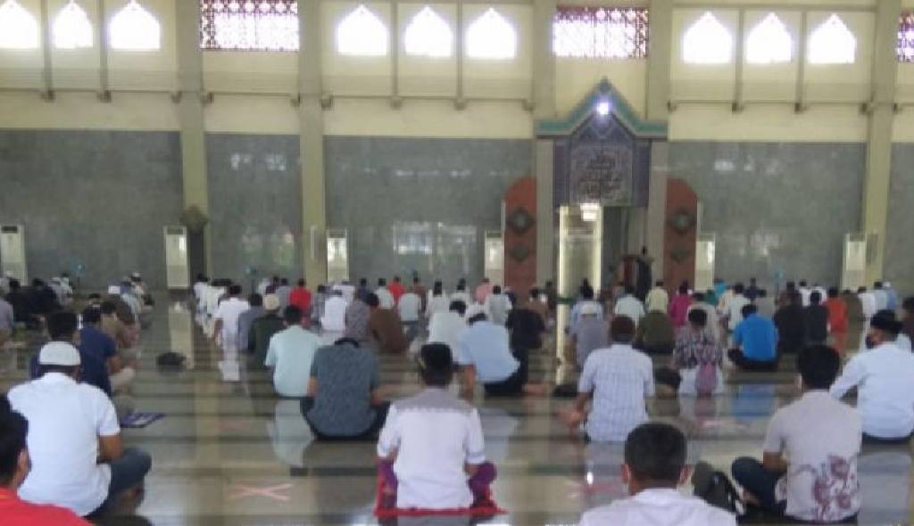 Melaksanakan doa setelah shalat Jumat adalah amalan yang penuh keberkahan dan sangat dianjurkan dalam agama Islam.